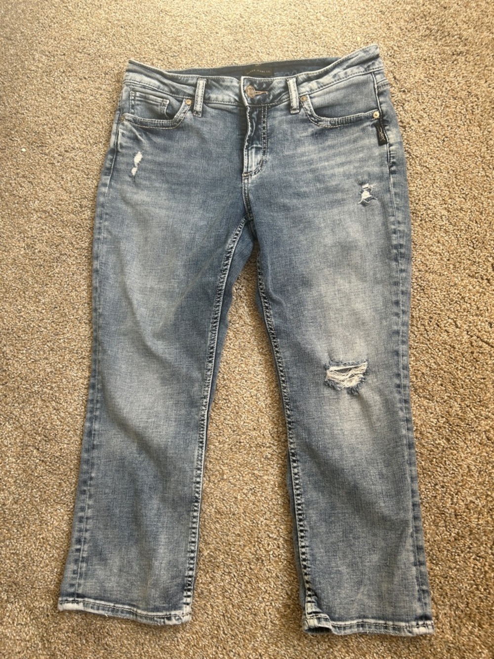 Silver Elyse Capri jeans 30 distressed excellent condition